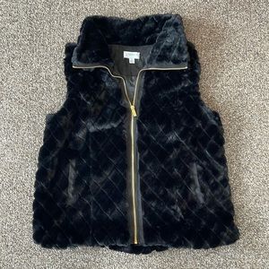 Carmen Marc Valvo Lg Faux Fur Vest